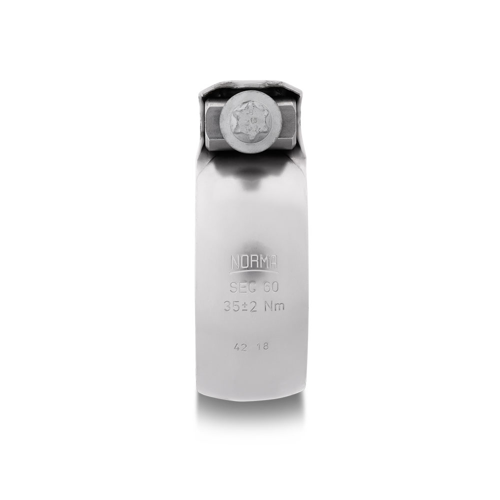 Kugelzonenschelle SEC | NORMA Auspuffschellen / Rohrverbinder SEC 60 in Silber, mit Prägung '35±2 Nm' für Abgasrohrverbindungen. NORMA Kugelzonenschelle SEC 60, eine glänzende, silberfarbene Auspuffschelle mit einem Spannbolzen und der Drehmomentangabe 35±2 Nm.