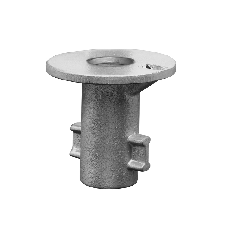 Grauer Rohrverbinder Bodenmuffe / Straßensockel - Typ 54 aus robustem Metallguss, mit zylindrischem Schaft, flacher runder Oberseite und zwei seitlichen Befestigungslaschen.