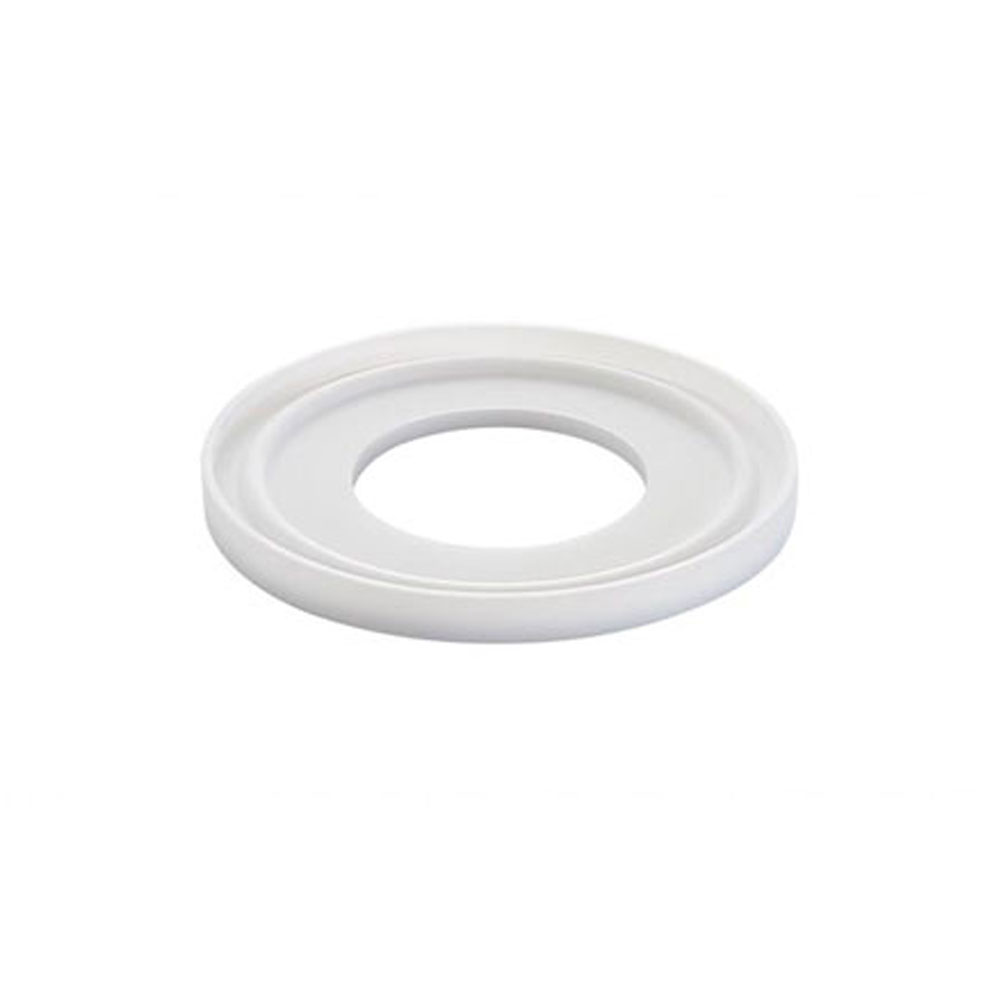 Flanschdichtung aus NBR DIN 32676 – weiße ringförmige Dichtung für Flanschverbindungen nach DIN 32676. Flanschdichtung aus NBR DIN 32676, weiße runde Dichtung mit innerem Wulst, auf weißem Hintergrund.