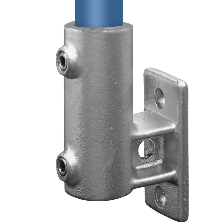 Rohrverbinder Wandhalter vertikal - Typ 14 aus silberfarbenem Metall mit blauem Rohr, zur vertikalen Wandmontage.