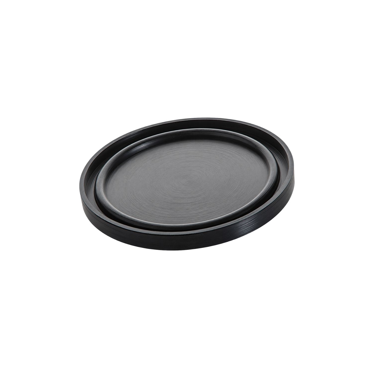 Schwarze, runde Blinddichtung mit Lippe DIN 32676 Reihe A/B/C (ISO 1127 / ISO 2852), flach mit einer leicht gebürsteten Oberfläche und erhabenem äußeren Rand, isoliert vor weißem Hintergrund.