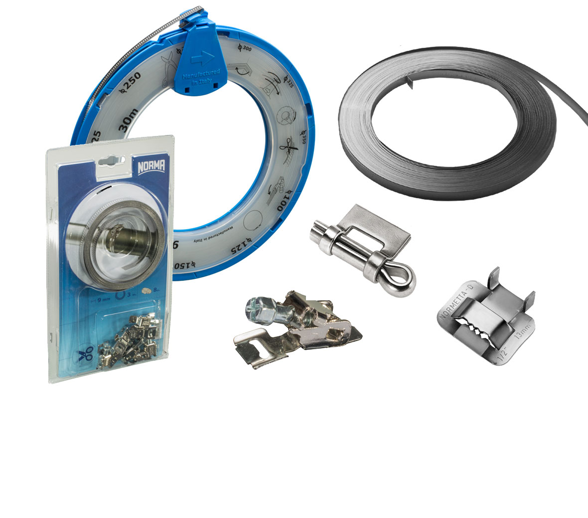 9mm Edelstahlband-Systeme: Abroller, Befestigungsbänder und Zubehör wie Spannverschlüsse und Schnallen für sichere Verbindungen. Sortiment für Befestigungsbänder: Eine blaue Abrollvorrichtung mit 30m Edelstahlband, eine Rolle losem Band, eine NORMA Blisterpackung mit 9mm Band und Schellen sowie verschiedene metallene Spannverschlüsse und Schnallen, darunter NORMETTA-D.