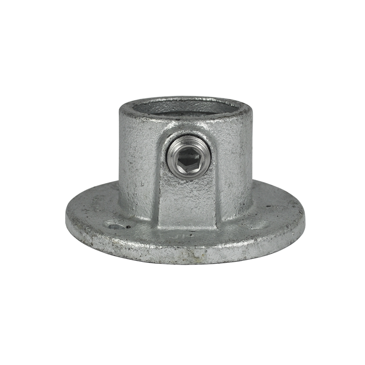 Rohrverbinder Fußplatte rund – Robuste, verzinkte Metallfußplatte zur sicheren Boden- oder Wandmontage von Rohren. Rohrverbinder Fußplatte rund. Ein einzelner, runder, verzinkter Rohrverbinder aus Metall mit einer flachen Bodenplatte und einer zylindrischen Aufnahmeöffnung, versehen mit einer Klemmschraube zur Fixierung.