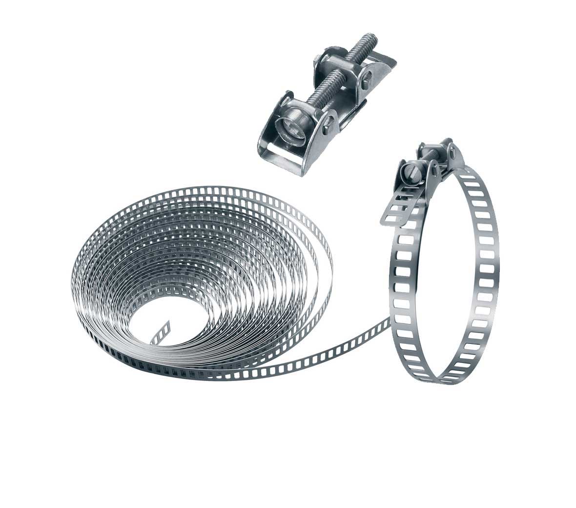10mm Edelstahl-Schlauchschellen-Set: Lochbandrolle, Schraubverschluss und montierte Schelle Set aus 10 mm Edelstahl-Lochband und Spannverschluss für Schlauchschellen. Abgebildet sind eine Rolle Lochband, ein separater Schraubverschluss und eine fertige Schlauchschelle.