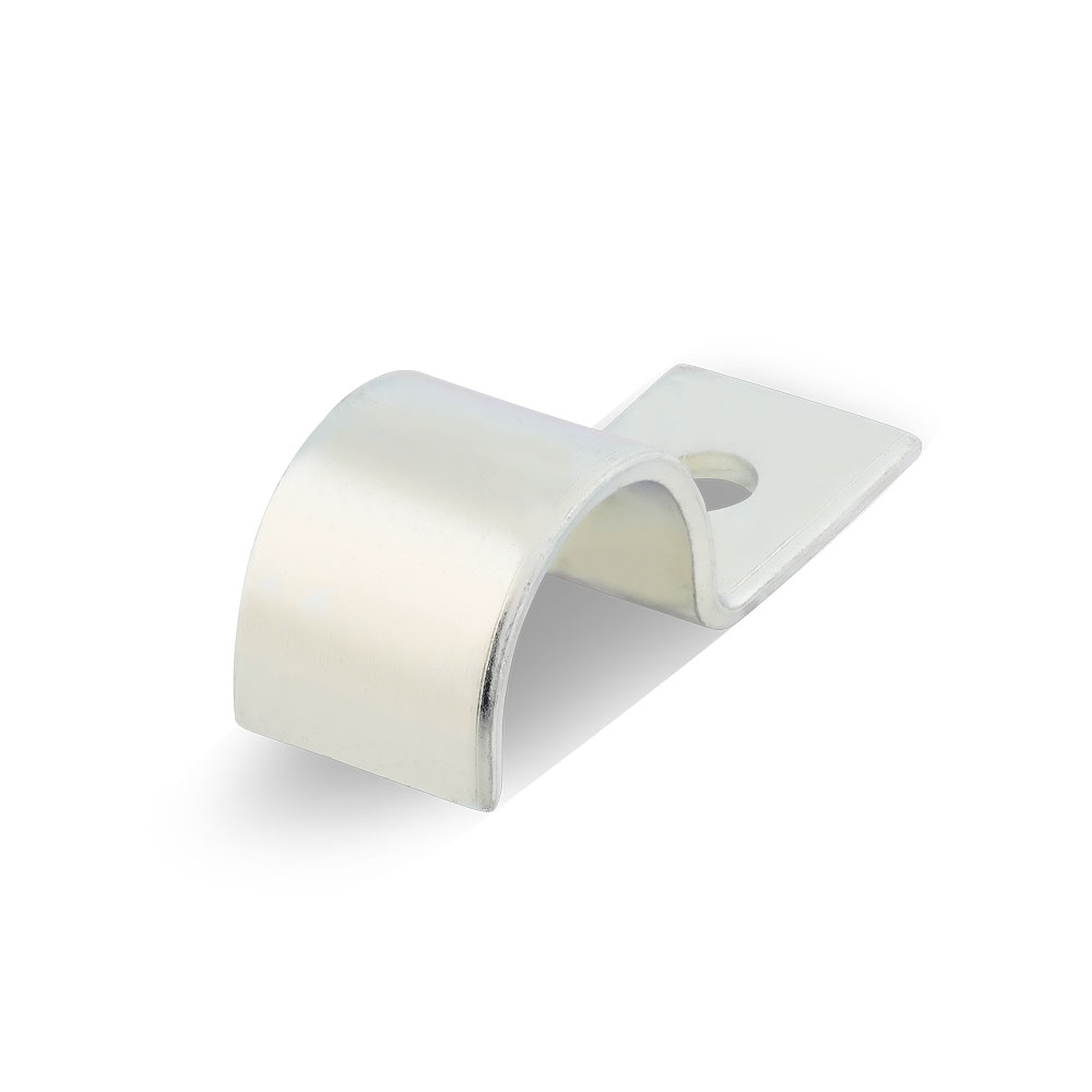 Befestigungsschelle BSN 530 aus glänzendem Metall mit Befestigungsloch Eine silberfarbene, U-förmige Befestigungsschelle BSN 530 aus Metall mit einem Befestigungsloch, auf weißem Hintergrund freigestellt.