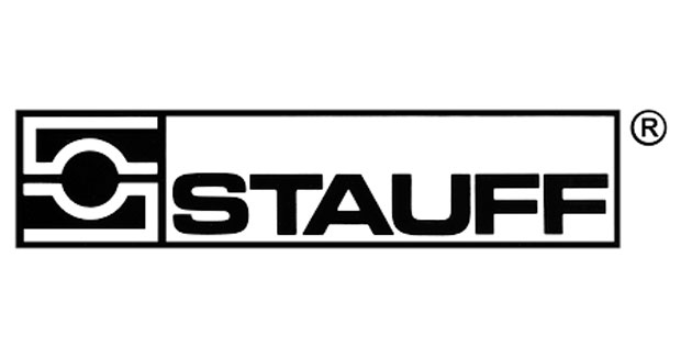 STAUFF Markenlogo STAUFF Logo in Schwarz und Weiß. Das Logo besteht aus einem stilisierten, C-förmigen Symbol auf der linken Seite und dem Schriftzug &039;STAUFF' in Großbuchstaben auf der rechten Seite. Ein kleines eingekreistes 'R' (für Registered Trademark) ist oben rechts