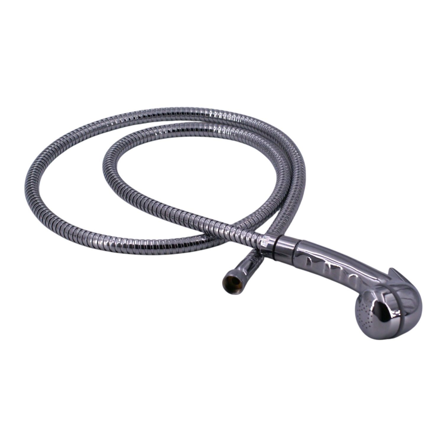 Hebeldusche Camping: Robuste Handbrause mit Metallschlauch für den mobilen Einsatz. Hebeldusche Camping Handbrause mit silbernem flexiblen Duschschlauch auf weißem Hintergrund.