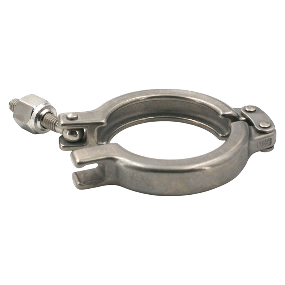 Tri-Clamp AC Klammer SH mit Sechskantmutter für sichere und hygienische Rohrverbindungen. Tri-Clamp AC Klammer SH aus Metall mit Sechskantmutter auf weißem Hintergrund.